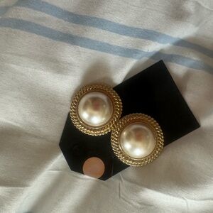 Elegant Gold and Pearl Earrings